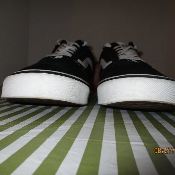 Vans Off The Wall Skateboard Sneakers - Picture 8 of 14
